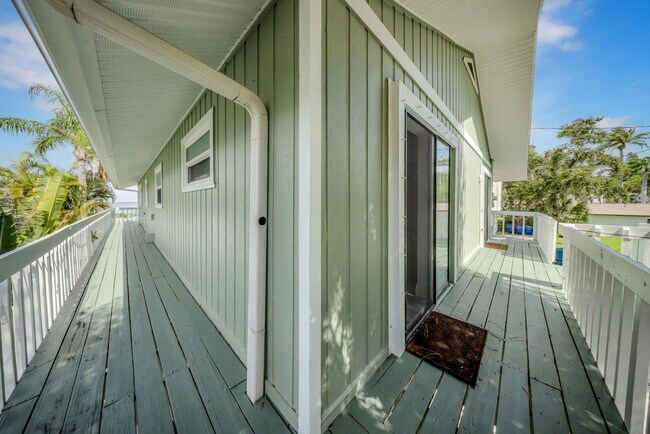 Building Photo - 555 S Gulf Dr