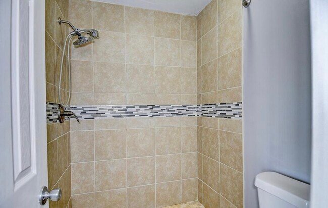 Building Photo - 727 Alder Cir