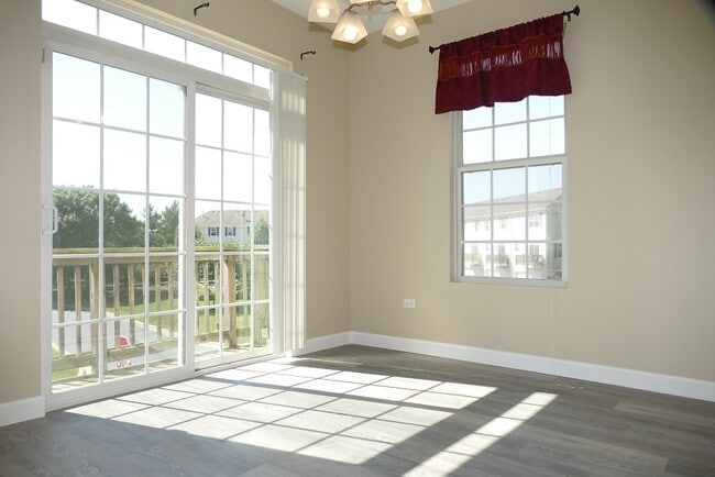 Building Photo - 237 S Oak Creek Ln