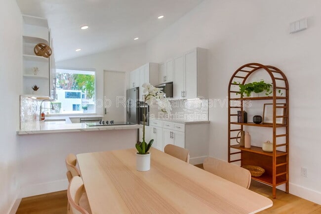 Building Photo - 222 4th St