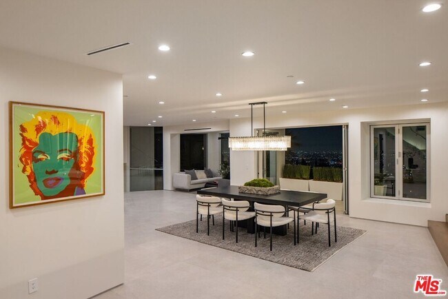 Building Photo - 9270 Kinglet Dr