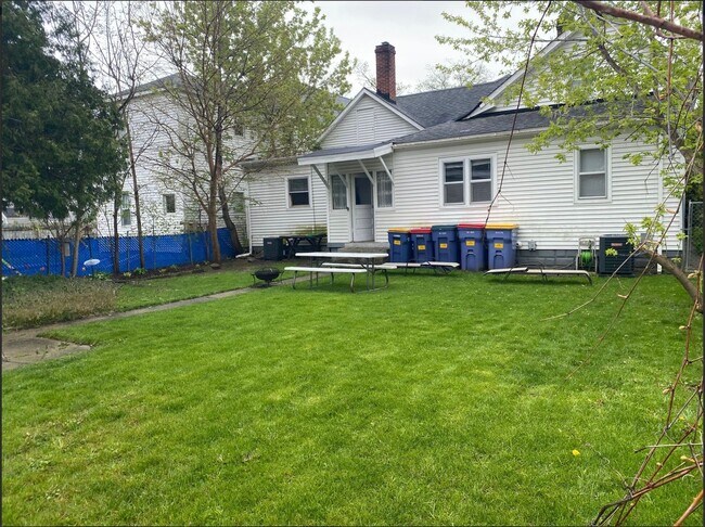 Building Photo - 717 5th Street