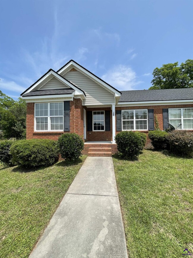 Primary Photo - 107 Northpointe Dr