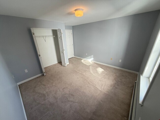 Building Photo - 570 Montgomery St