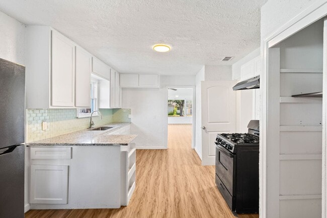 Building Photo - HOUSING VOUCHERS ACCEPTED