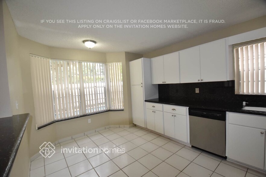 Building Photo - 621 SW 176th Ave