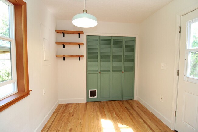 Building Photo - Meticulously Remodeled Milwaukie Bungalow on Large Lot with Gardens & Garage