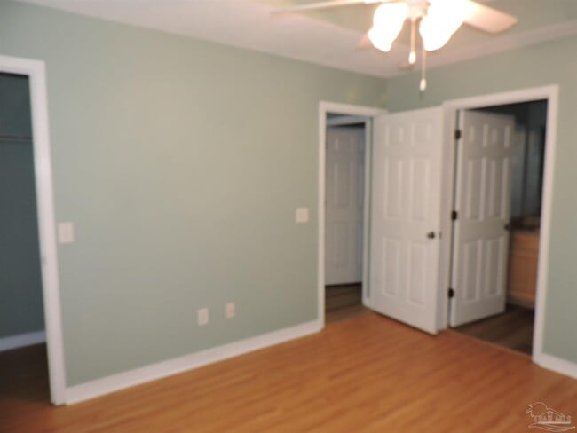 Building Photo - 5917 Last Big Tree Ln