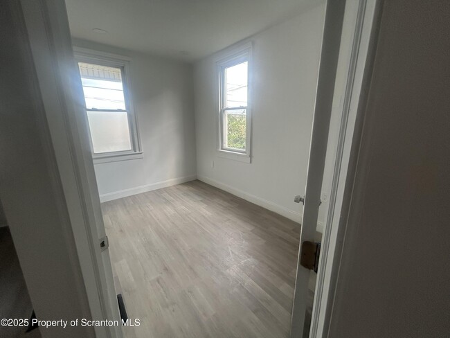 Building Photo - 1344 N Washington Ave