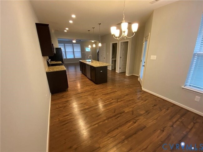 Building Photo - 8040 Rutland Village Dr