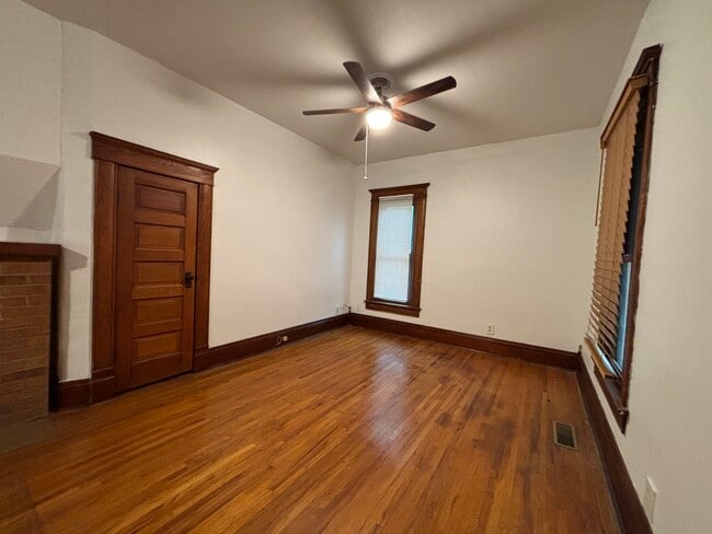 Building Photo - 116 S Maple St