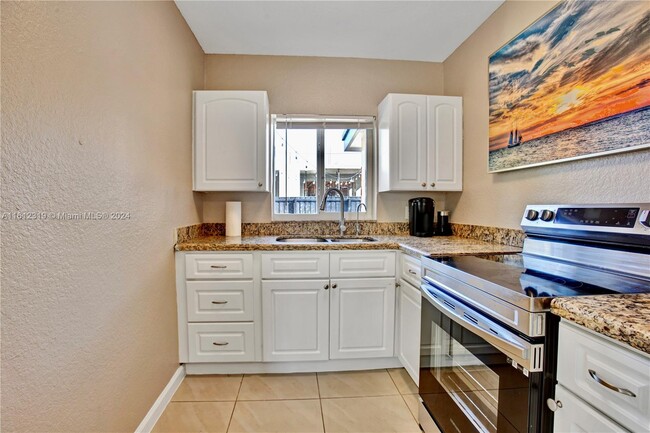 Building Photo - 1104 NE 16th Ave