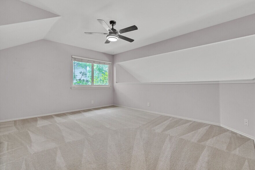 Building Photo - 21539 Encino Lookout