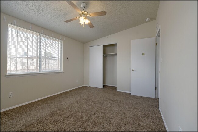 Building Photo - 4109 Roxbury Dr