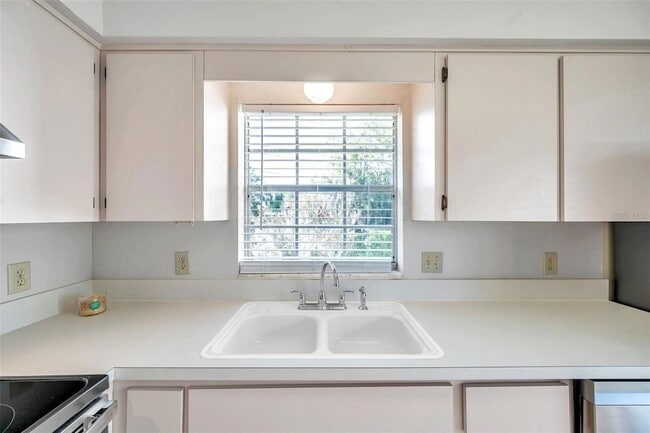 Building Photo - 6632 Hickorywood Ln