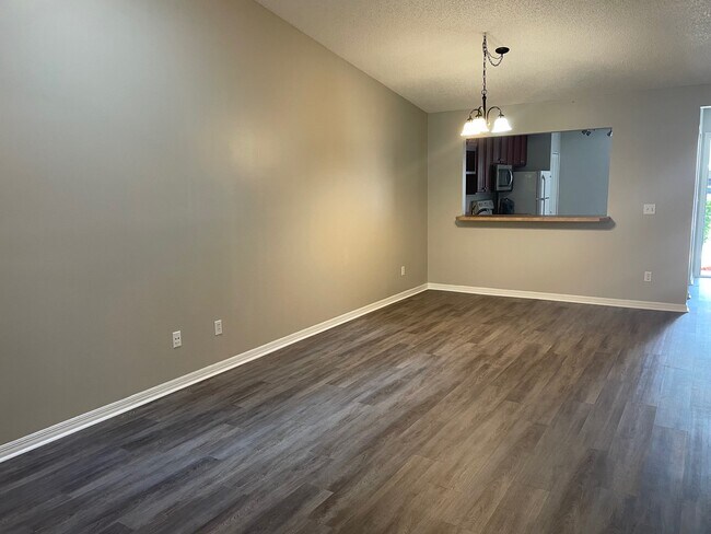 Building Photo - 7620 Baymeadows Cir W