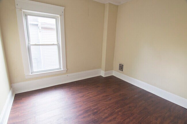 Building Photo - 1461 W 107th St