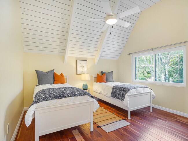 Building Photo - 4236 Ensenada Dr