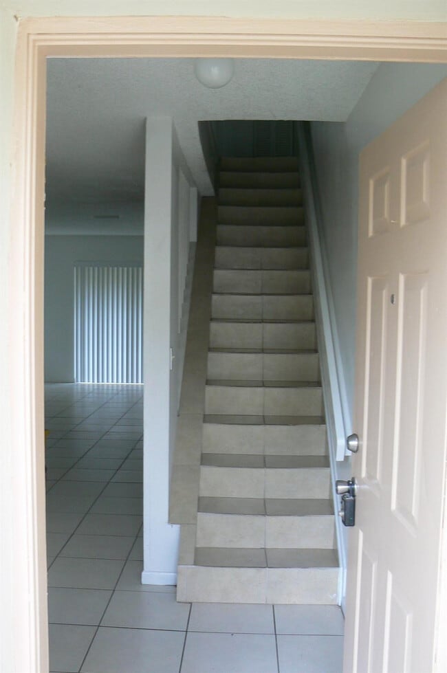 Building Photo - 3117 Coral Ridge Dr