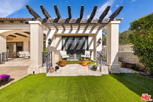 Building Photo - 1148 Centinela Ave