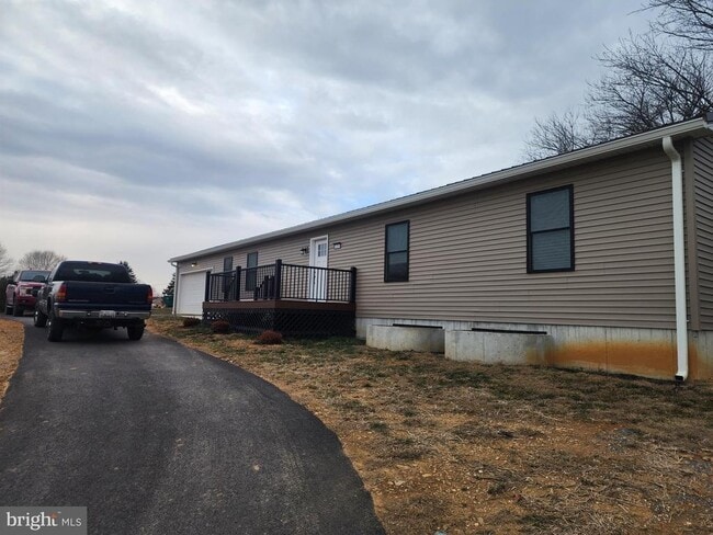 Building Photo - 235 Hickory Ln