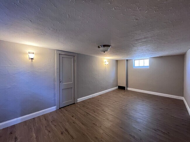 Building Photo - 21400 Goller Ave