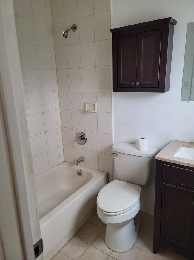 Building Photo - 661 Nasby Pl