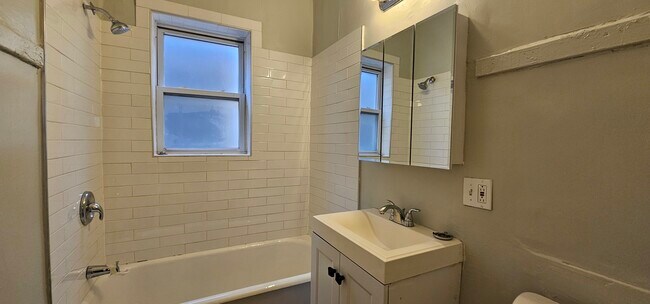 Building Photo - 4751 N Monticello Ave