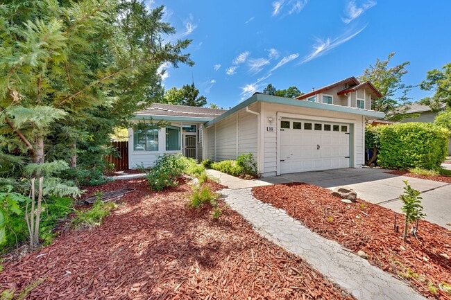 Building Photo - Charming 3-Bed Home in Prime Folsom Locati...