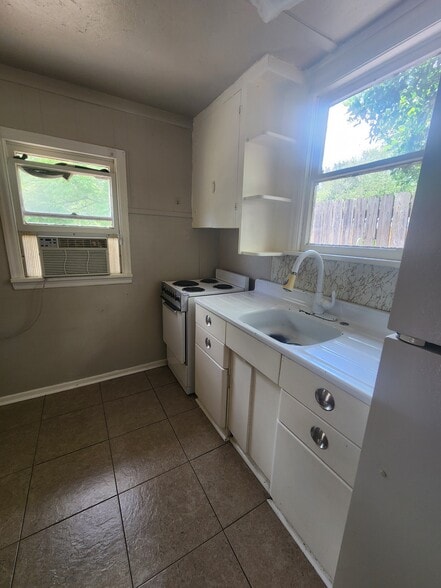 Kitchen - 1471 33rd St NW