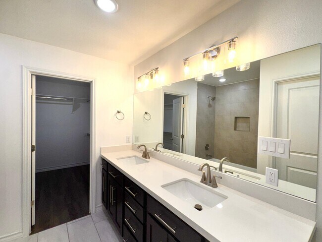 Building Photo - 9913 Kaspar Dr