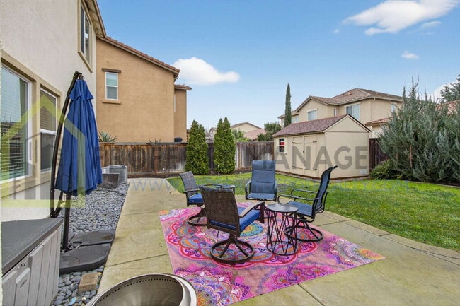 Building Photo - Spacious Elegance Awaits: 4-Bedroom Home with Hardwood Floors in Elk Grove!