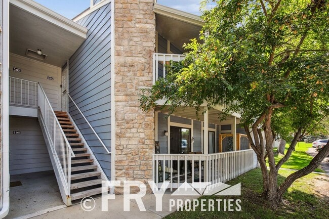 Building Photo - Great Condo In Windsor Community