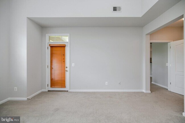 Building Photo - 13960 Greendale Dr