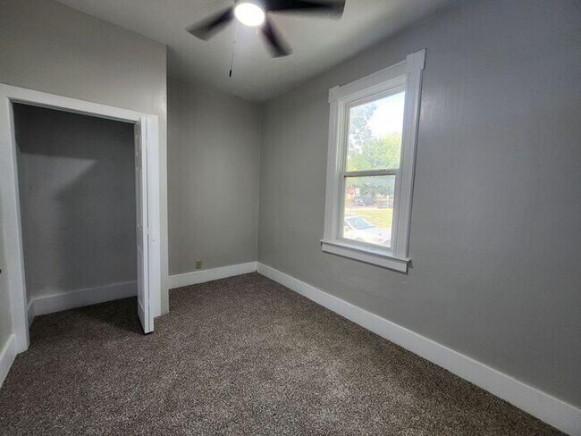 Building Photo - 1st Floor Apartment - 3 Bedroom/2 Bath Apa...