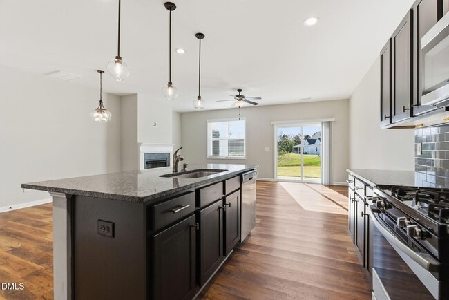 Building Photo - 759 Putney Hl Rd