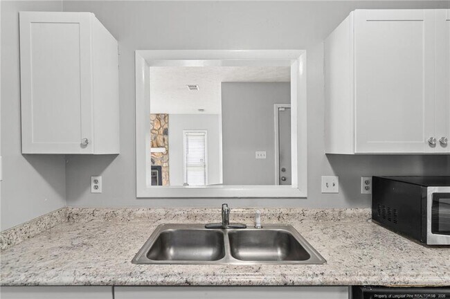 Building Photo - 920 Inglewood Ln