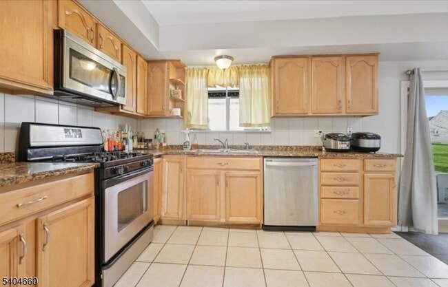 Building Photo - 360 Cotswold Pl