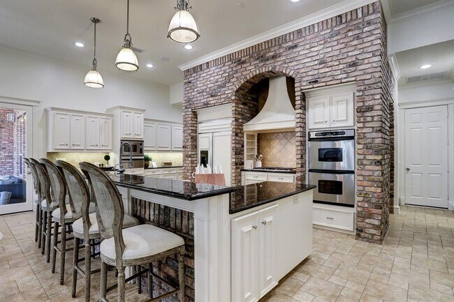 Building Photo - 127 E Bracebridge Cir