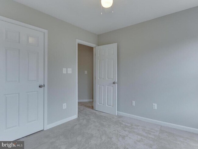 Building Photo - 9421 Van Arsdale Dr