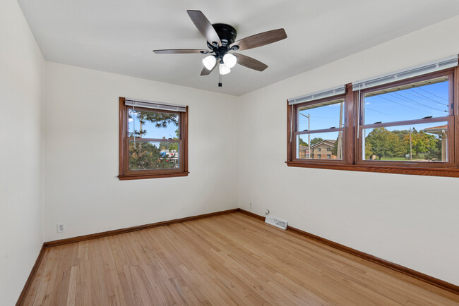 Bedroom - 5515 S Illinois Ave