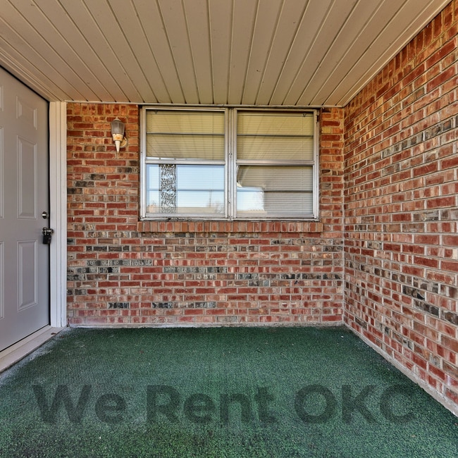 Building Photo - 1332 SW 77th Pl