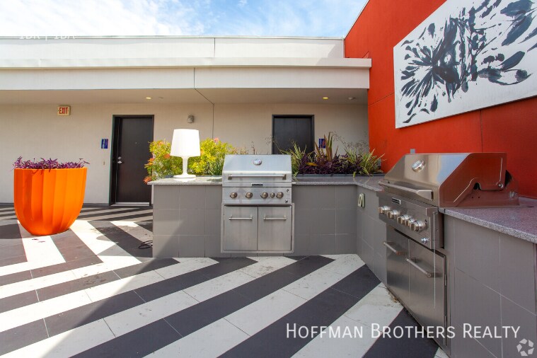 Building Photo - 11405 Chandler Blvd