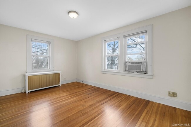 Building Photo - 247 Roberts Ave