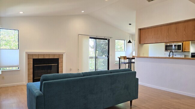 Building Photo - 38715 Huntington Cir