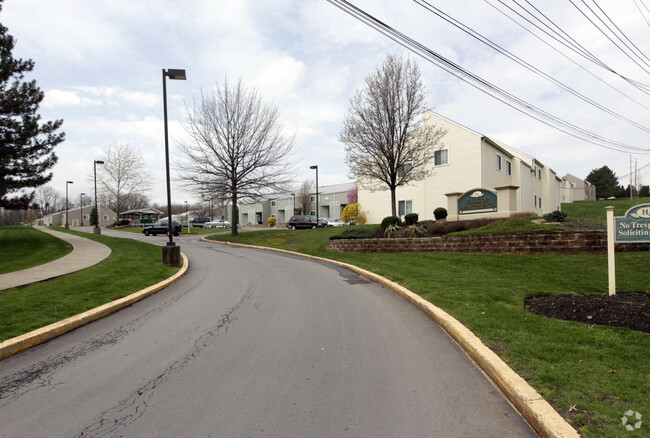 Building Photo - Hilltop Apartments