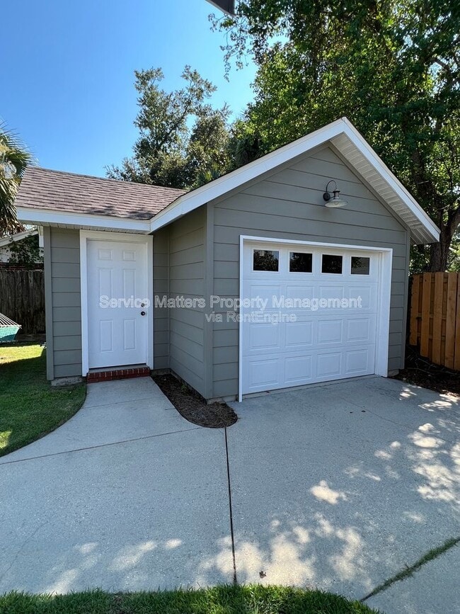 Building Photo - 1417 E Maxwell St