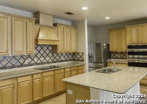 Building Photo - 915 Classen Pass