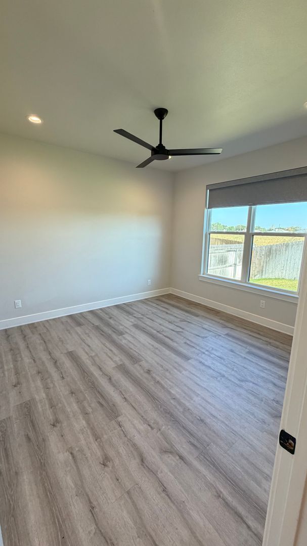 Building Photo - 5014 Cranbrook Dr
