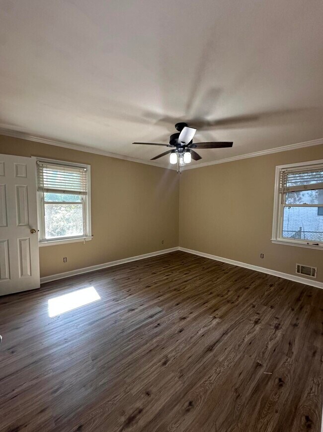 Building Photo - 1909 Pisgah Rd